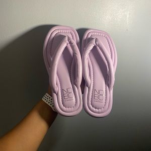 Cute lavender flip flops! Great casual or dress up sandals
